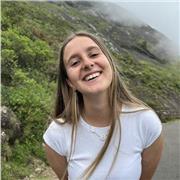 Soy una estudiante de Cafyd y educación primaria. Tengo 18 años. Tengo experiencia con niños y dando clases. Puedo dar clase de todas las asignaturas